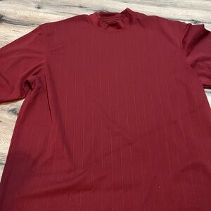 Men’s mock neck burgundy ribbed short sleeved golf shirt